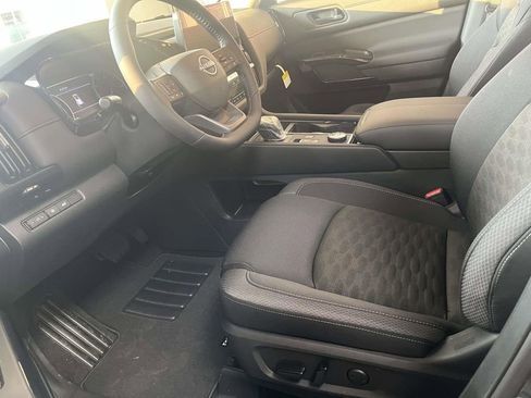 Used 2024 Nissan Pathfinder SV image 14