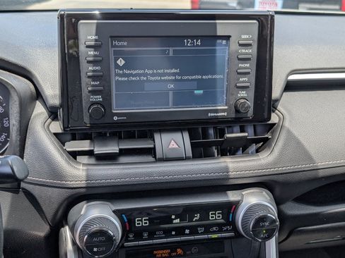Used 2022 Toyota RAV4 LE AWD/4WD image 17