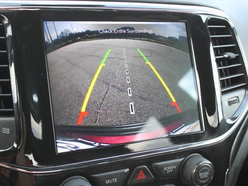 Used 2022 Jeep Grand Cherokee Laredo X RWD image 16