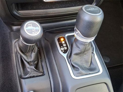 Used 2021 Jeep Gladiator Sport image 14