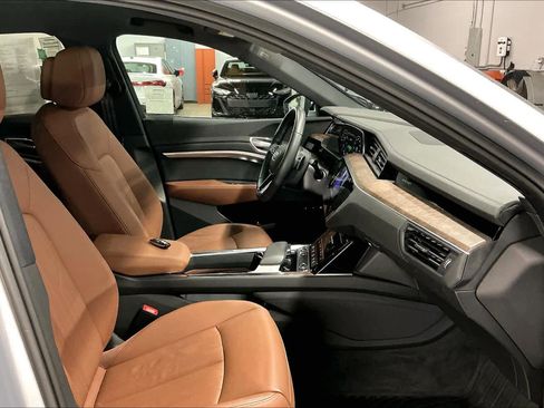 Used 2022 Audi e-tron Premium image 10