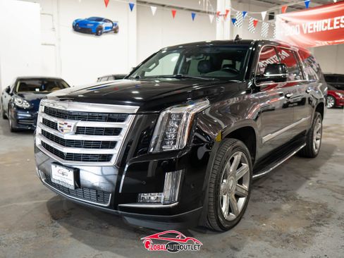 Used 2020 Cadillac Escalade ESV Luxury image 3