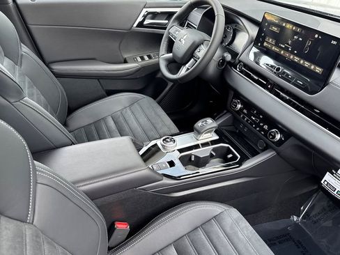 New 2026 Mitsubishi Outlander SE AWD/4WD image 16