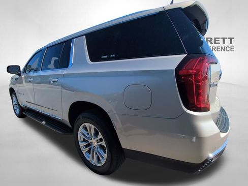Used 2022 GMC Yukon XL SLT w/ SLT Premium Package image 5