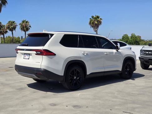 Used 2024 Toyota Grand Highlander FWD image 4