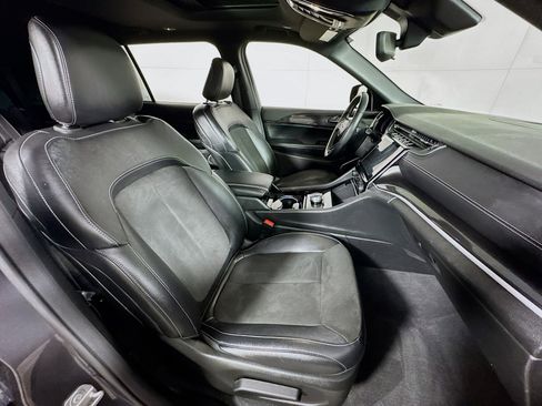 Used 2022 Jeep Grand Cherokee L Laredo image 28