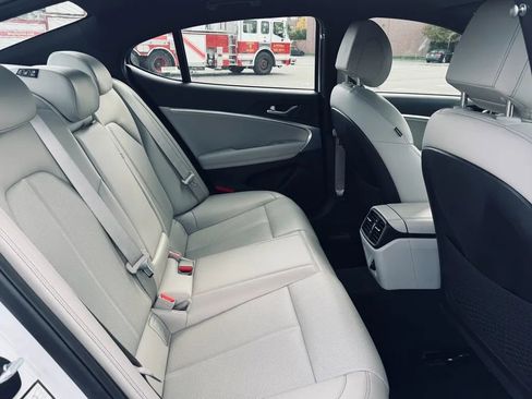 Used 2023 Genesis G70 2.0T image 26