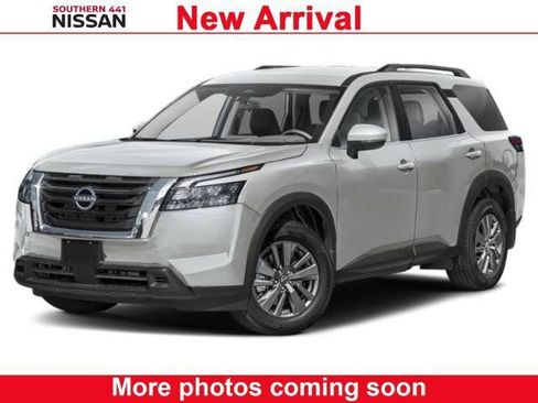 Certified 2024 Nissan Pathfinder SV FWD image 1