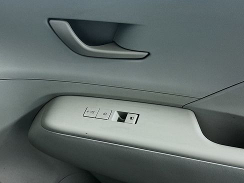 Used 2025 Hyundai Kona SEL FWD image 29