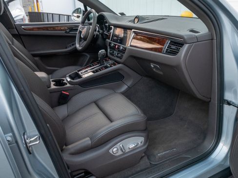 Used 2023 Porsche Macan image 33