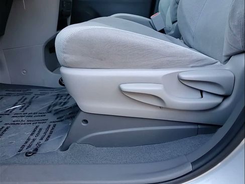 Used 2020 Toyota Sienna L image 19