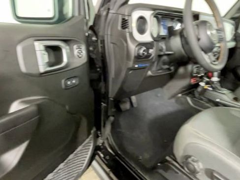 Used 2024 Jeep Wrangler Unlimited AWD/4WD image 24