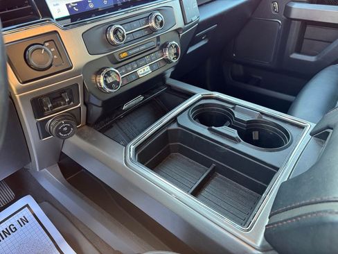 Certified 2022 Ford F450 Platinum w/ FX4 Off-Road Package image 37