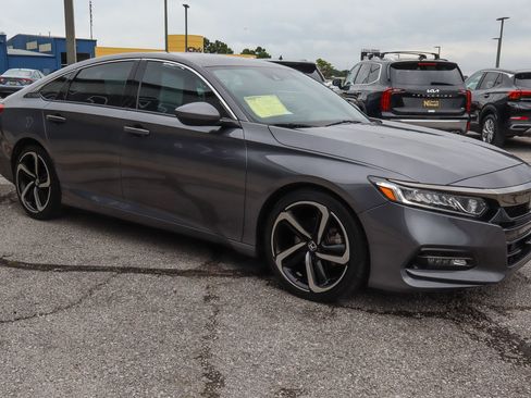 Used 2018 Honda Accord Sport image 3
