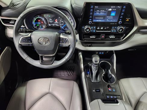 Used 2022 Toyota Highlander XLE AWD/4WD image 47
