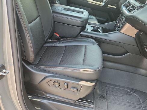 Used 2024 Chevrolet Suburban High Country AWD/4WD image 29