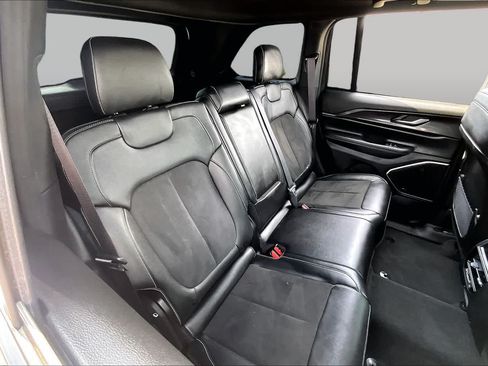Used 2022 Jeep Grand Cherokee Altitude AWD/4WD image 20