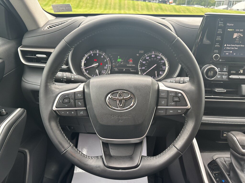 Used 2022 Toyota Highlander XLE AWD/4WD image 27