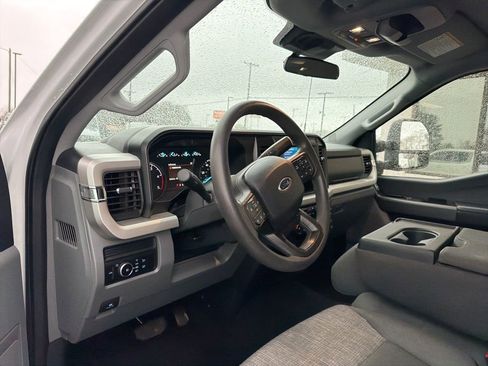 Used 2025 Ford F250 XLT image 3