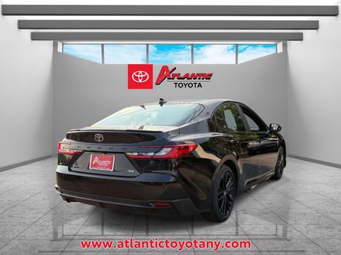 Used 2025 Toyota Camry SE FWD image 6