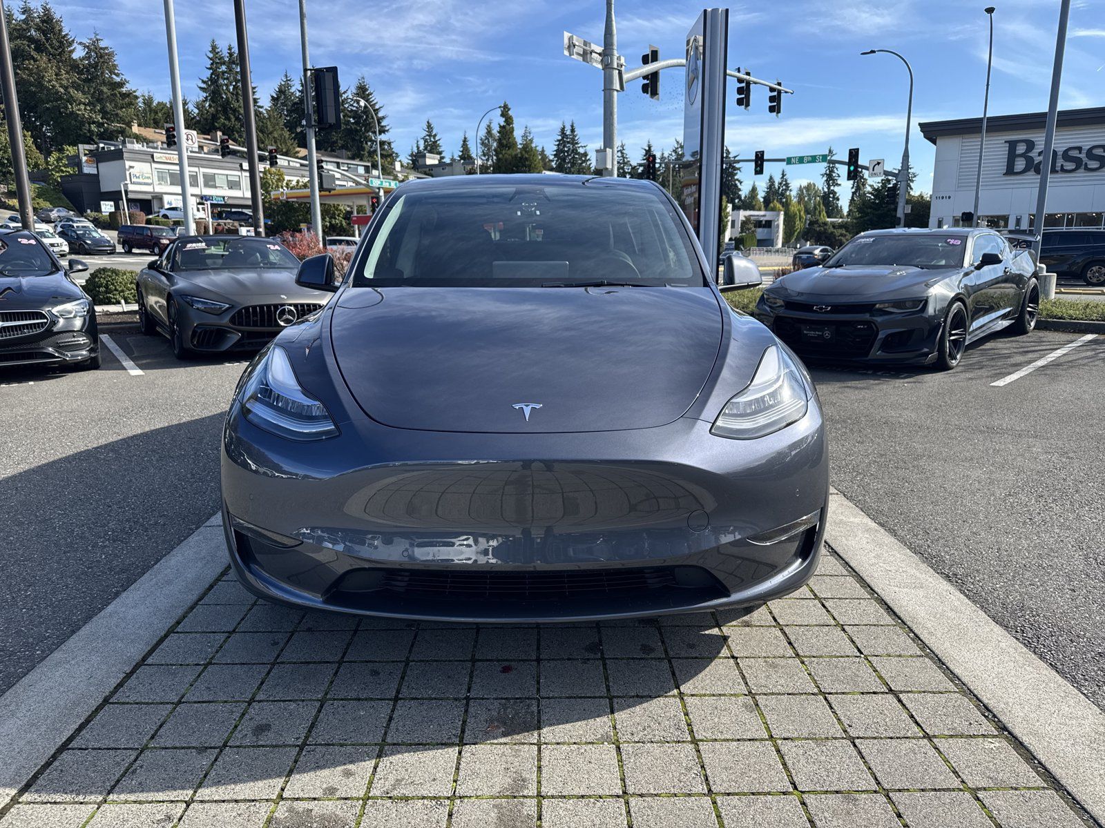 Used 2022 Tesla Model Y Long Range AWD/4WD image 2