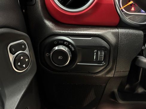 Used 2023 Jeep Wrangler Unlimited Rubicon w/ Cold Weather Group AWD/4WD image 23