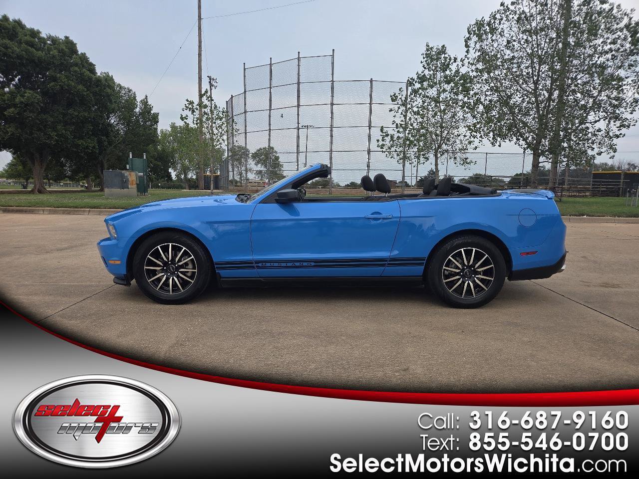 Used 2012 Ford Mustang Convertible RWD image 1