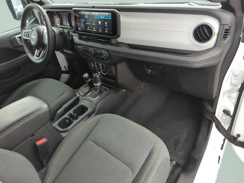 Used 2025 Jeep Wrangler Unlimited Sahara AWD/4WD image 18