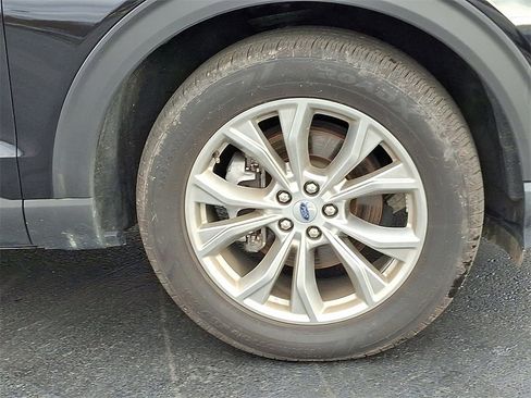 Used 2022 Ford Explorer XLT w/ Equipment Group 202A image 11