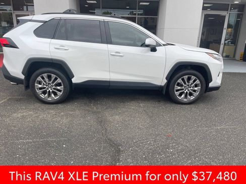 Used 2025 Toyota RAV4 XLE Premium w/ Weather Package FWD image 7