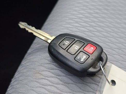 Used 2016 Toyota Corolla L image 35