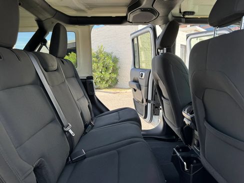 Used 2021 Jeep Wrangler Unlimited Sahara AWD/4WD image 15