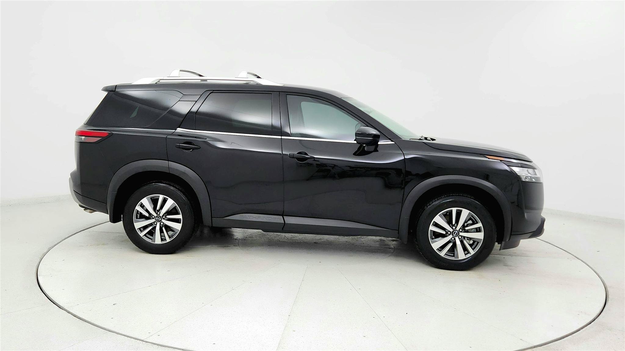 Used 2024 Nissan Pathfinder SL w/ Cargo Package FWD image 6