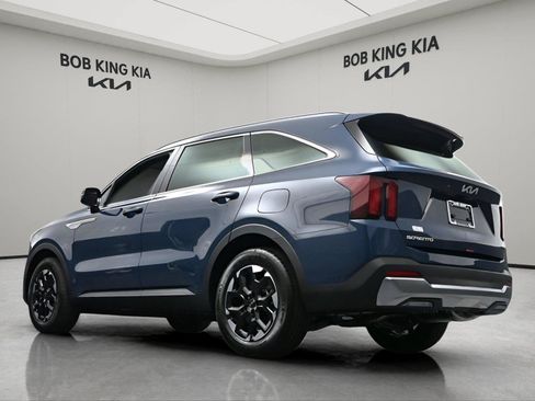 Used 2026 Kia Sorento S w/ S Panoramic Sunroof Package FWD image 4