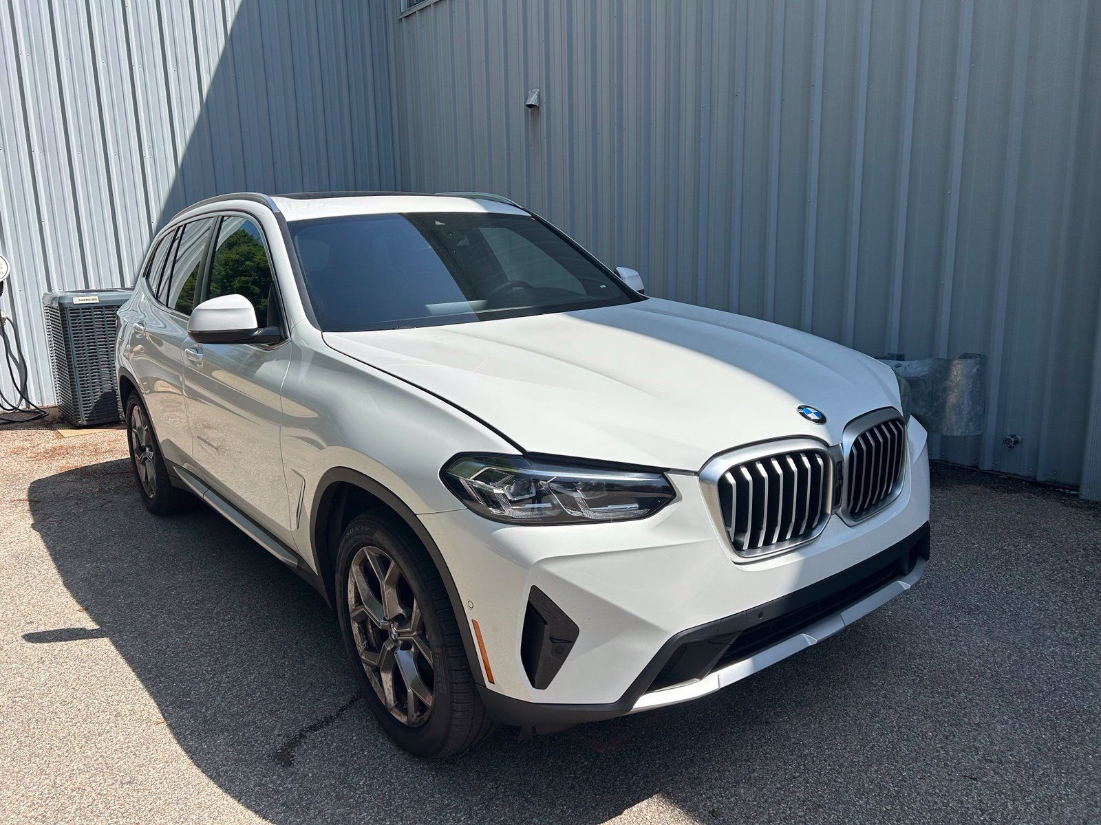 Used 2023 BMW X3 xDrive30i w/ Convenience Package AWD/4WD image 3