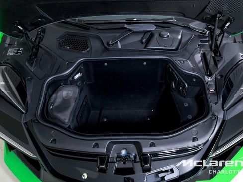 Used 2024 Lamborghini Revuelto image 16