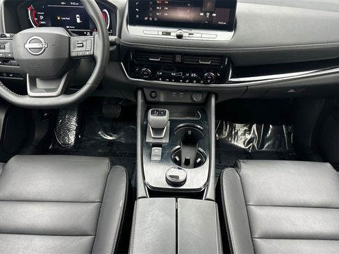 Used 2025 Nissan Rogue SL image 4