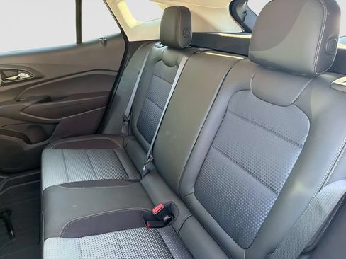 Used 2026 Chevrolet Trax LT w/ Sunroof Package FWD image 14