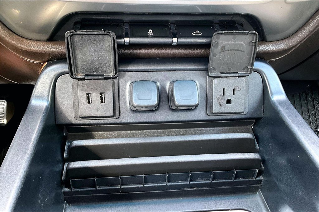 Used 2018 Chevrolet Silverado 1500 LTZ w/ Sport Package AWD/4WD image 32