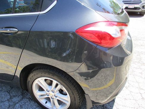 Used 2018 Chevrolet Cruze LT w/ Convenience Package FWD image 15