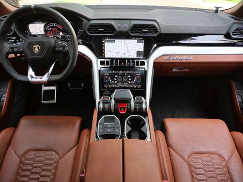 Used 2022 Lamborghini Urus AWD/4WD image 7