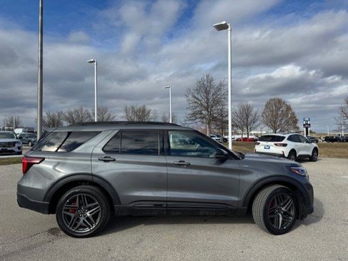 Certified 2025 Ford Explorer ST-Line w/ ST-Line Street Pack image 10