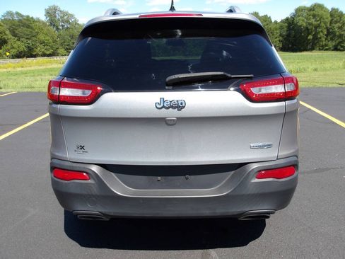 Used 2015 Jeep Cherokee Latitude w/ Comfort/Convenience Group FWD image 4