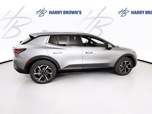 New 2026 Chevrolet Equinox EV LT image 32