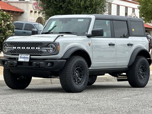 New 2026 Ford Bronco Badlands w/ Sasquatch Package AWD/4WD image 8
