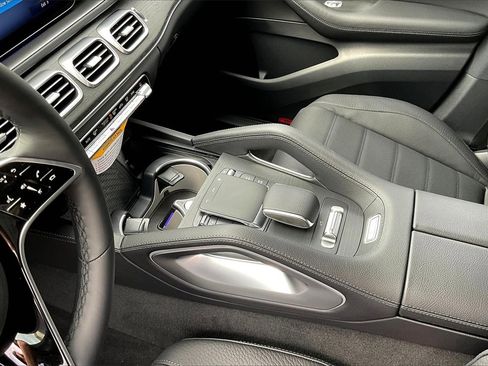 New 2026 Mercedes-Benz GLS 450 4MATIC image 8