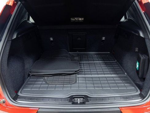 Used 2024 Volvo XC40 B5 Ultimate w/ Protection Package Premier image 15