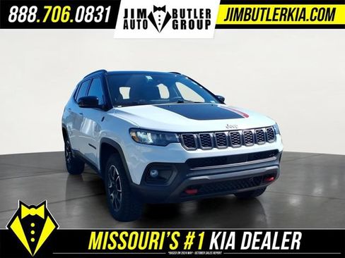 Used 2025 Jeep Compass Trailhawk w/ Trailer Tow Group AWD/4WD image 24