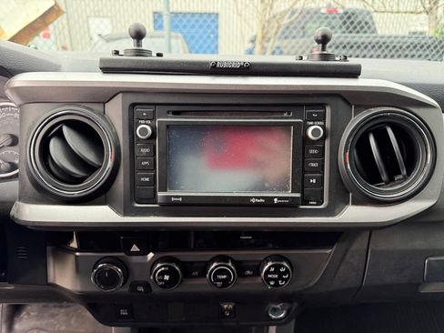 Used 2017 Toyota Tacoma SR5 w/ Tow Package image 21