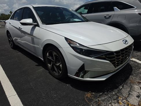 Used 2022 Hyundai Elantra SEL w/ Convenience + Premium Package FWD image 1
